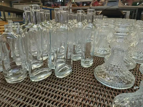375ml、500ml、700ml、1000ml オフセット塗装空ガラスボトル在庫あり ウォッカ強化ワイン用 ポリマーコークスクリューストッパー付き